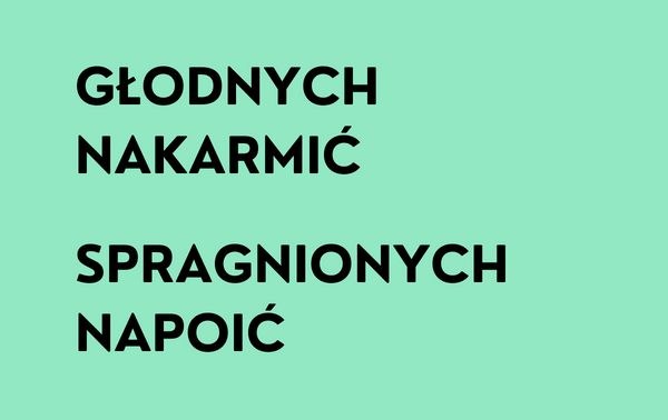 Czarny napis "Głodnych nakarmić, Spragnionych napoić" na zielonym tle.